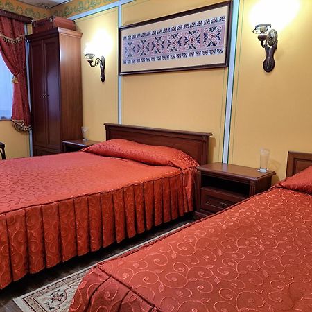 Family Hotel At Renaissance Square Plovdiv Kültér fotó