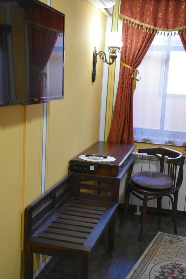 Family Hotel At Renaissance Square Plovdiv Kültér fotó