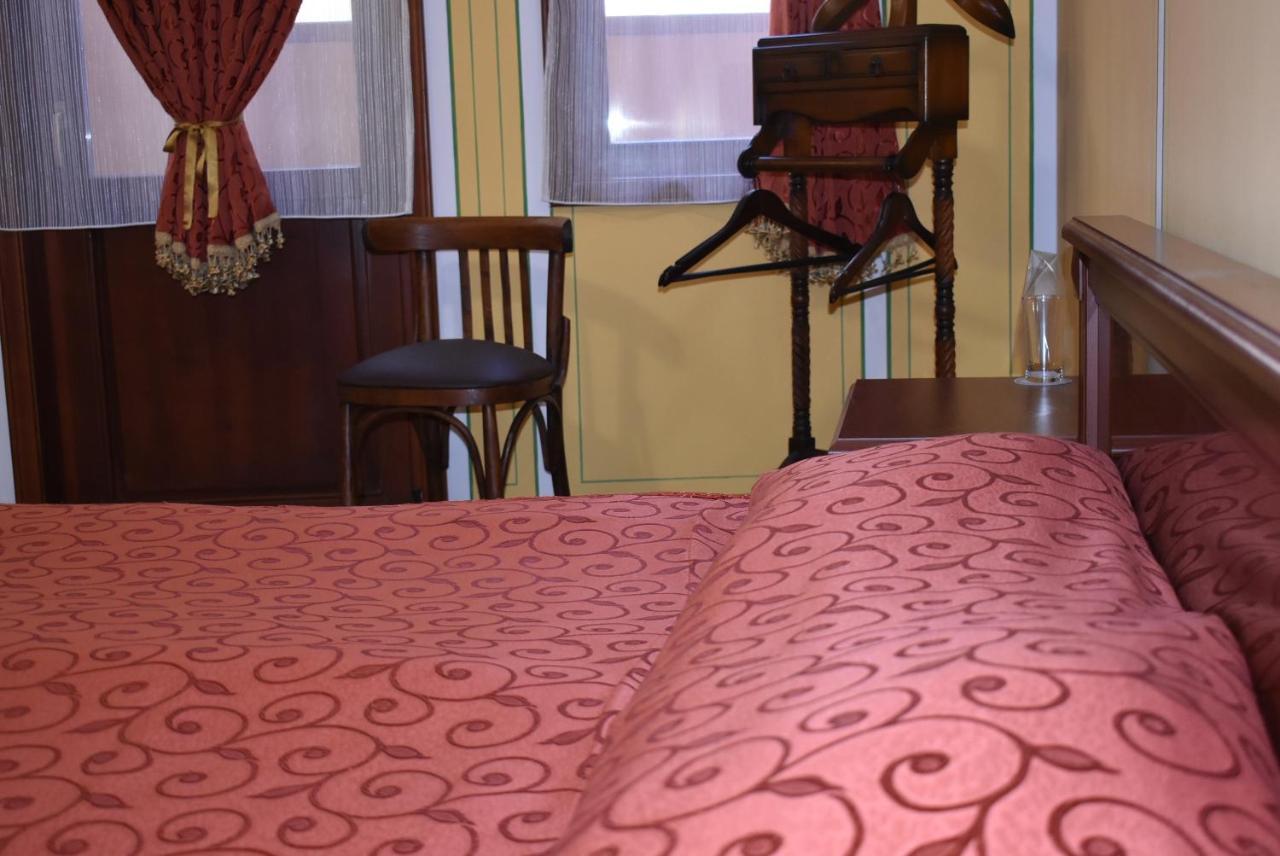 Family Hotel At Renaissance Square Plovdiv Kültér fotó