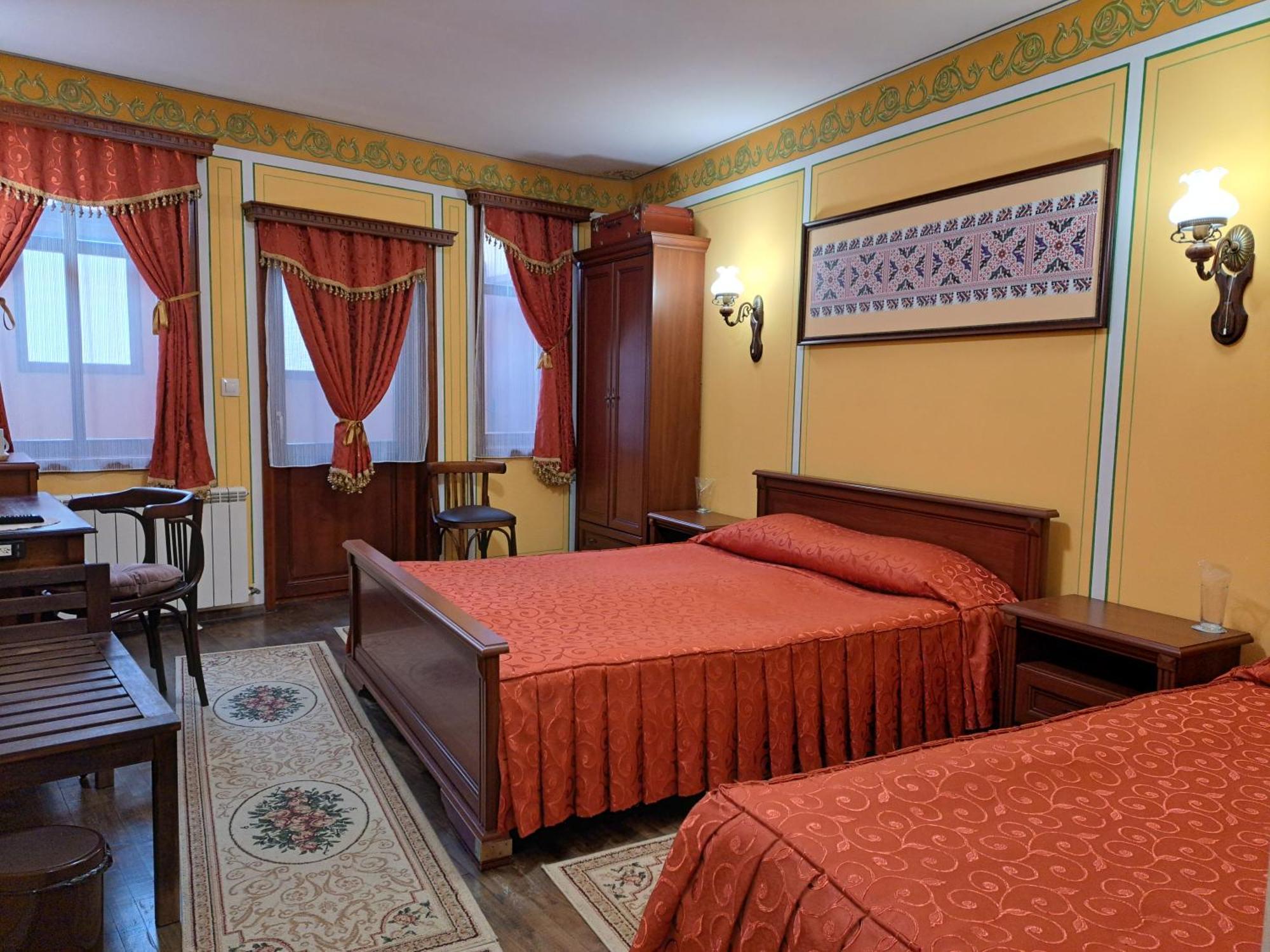 Family Hotel At Renaissance Square Plovdiv Kültér fotó