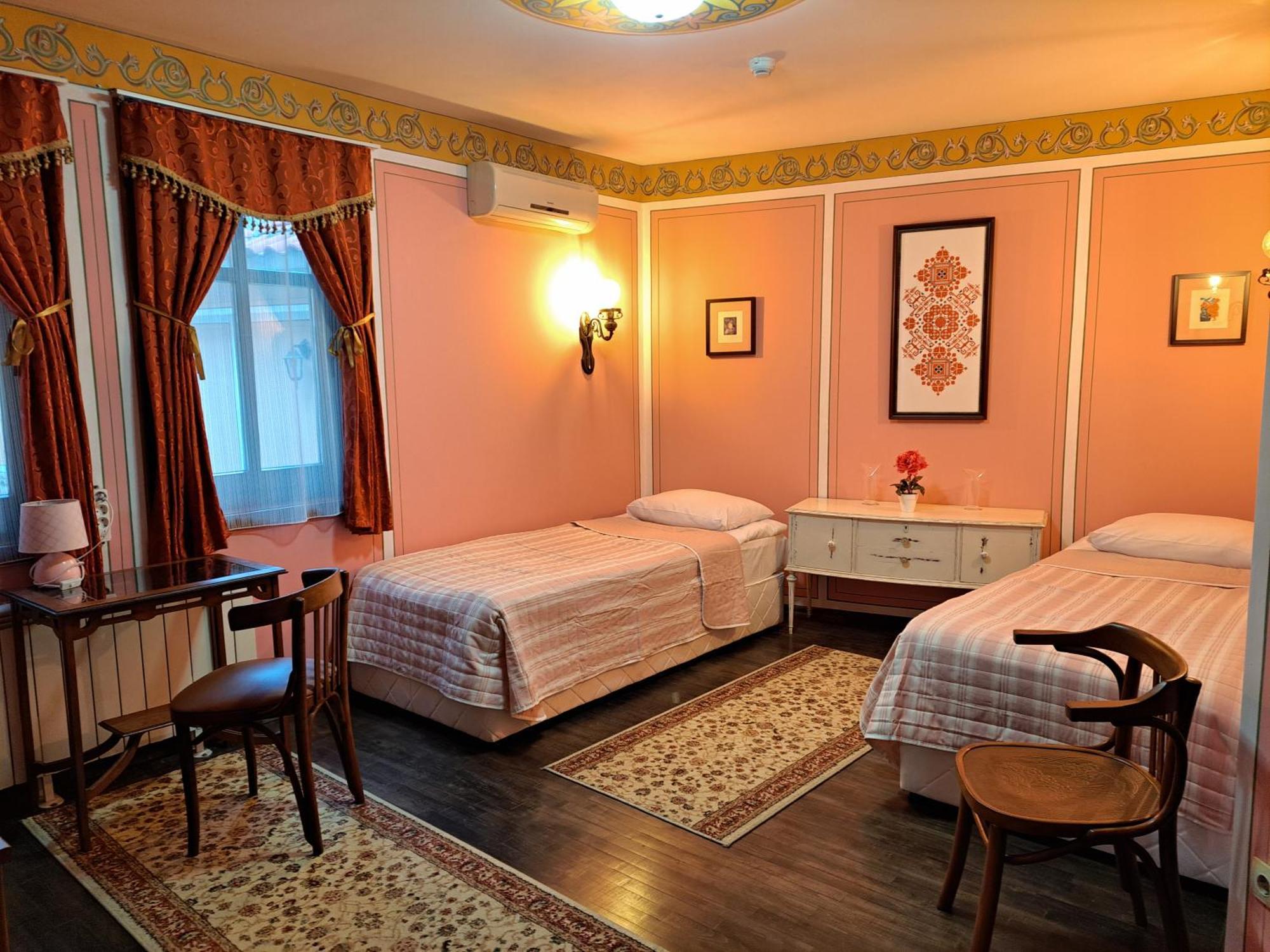 Family Hotel At Renaissance Square Plovdiv Kültér fotó