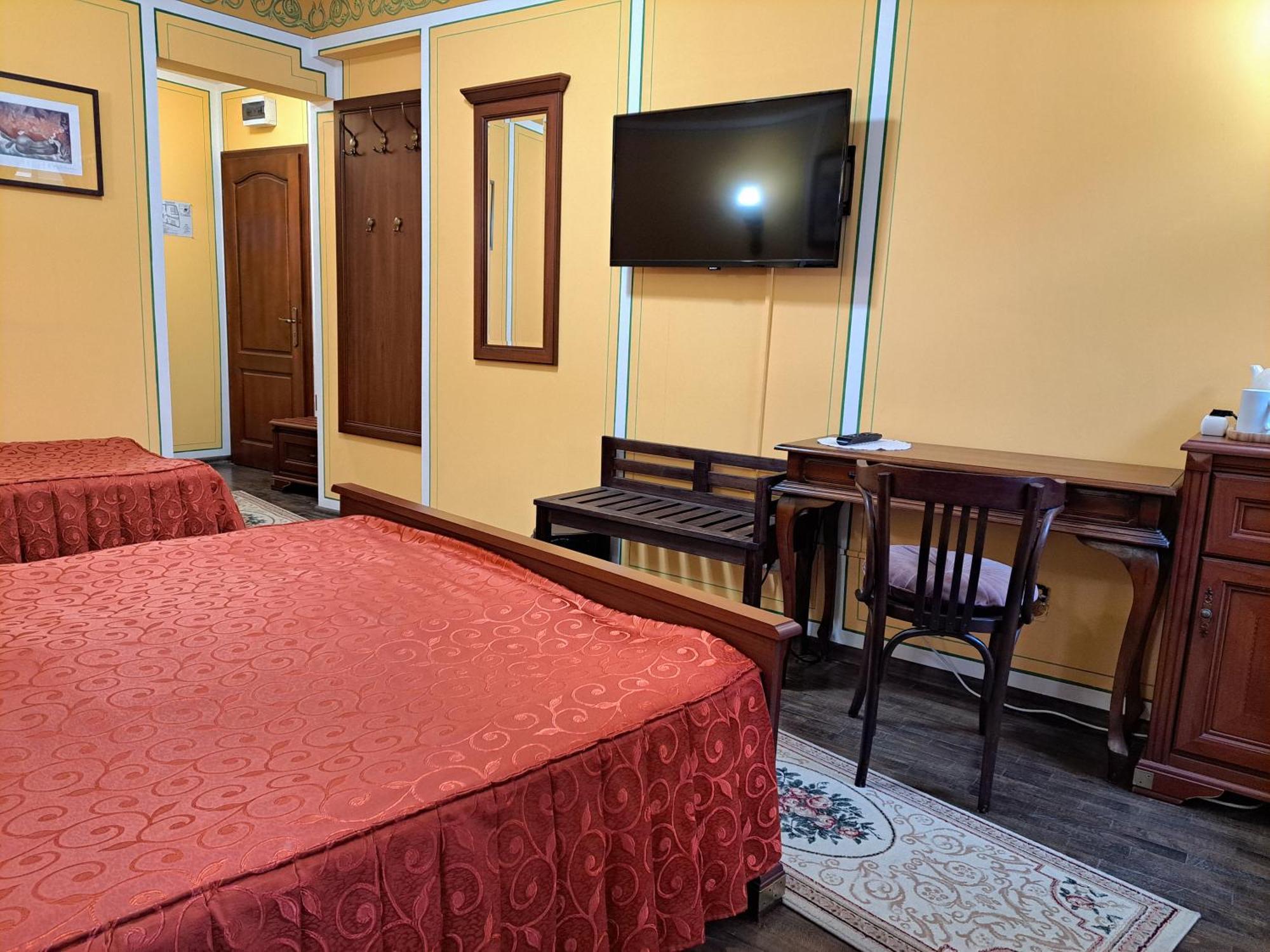 Family Hotel At Renaissance Square Plovdiv Kültér fotó