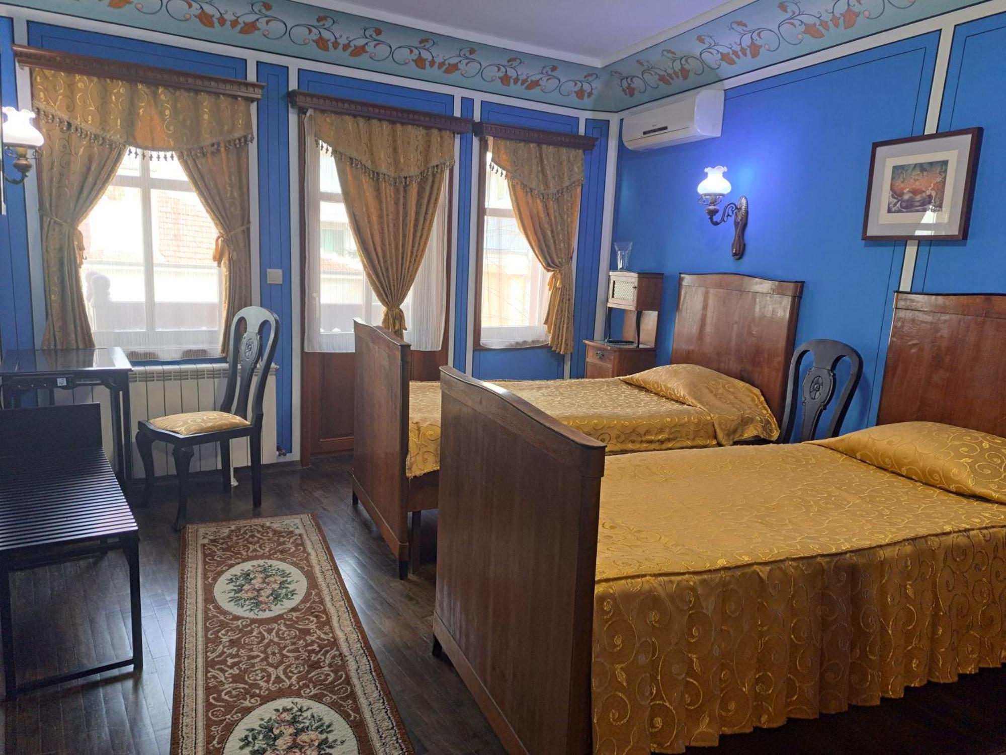Family Hotel At Renaissance Square Plovdiv Kültér fotó
