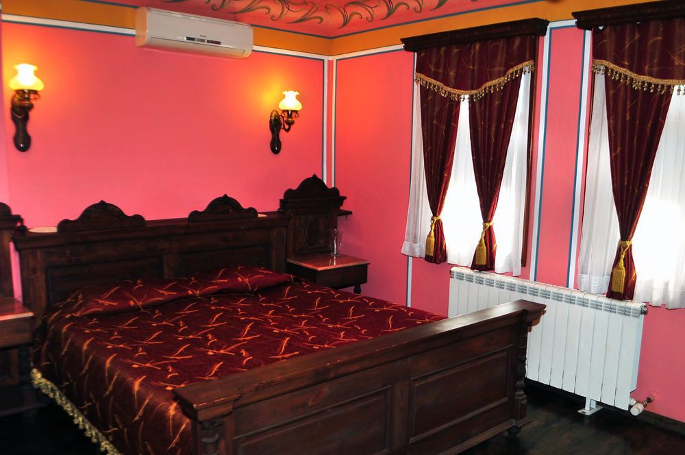 Family Hotel At Renaissance Square Plovdiv Kültér fotó