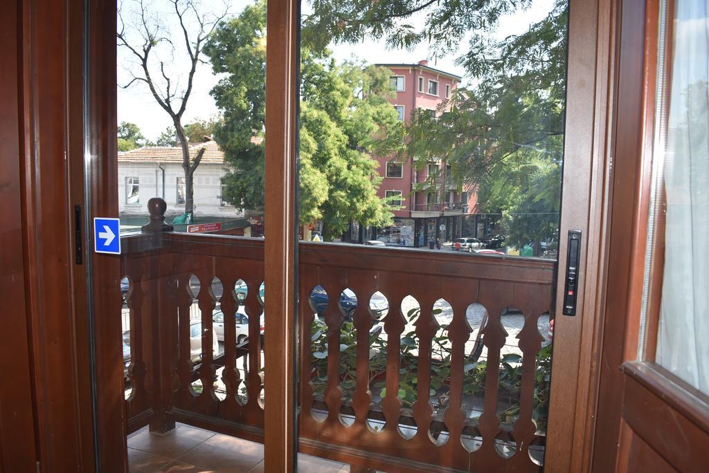 Family Hotel At Renaissance Square Plovdiv Kültér fotó