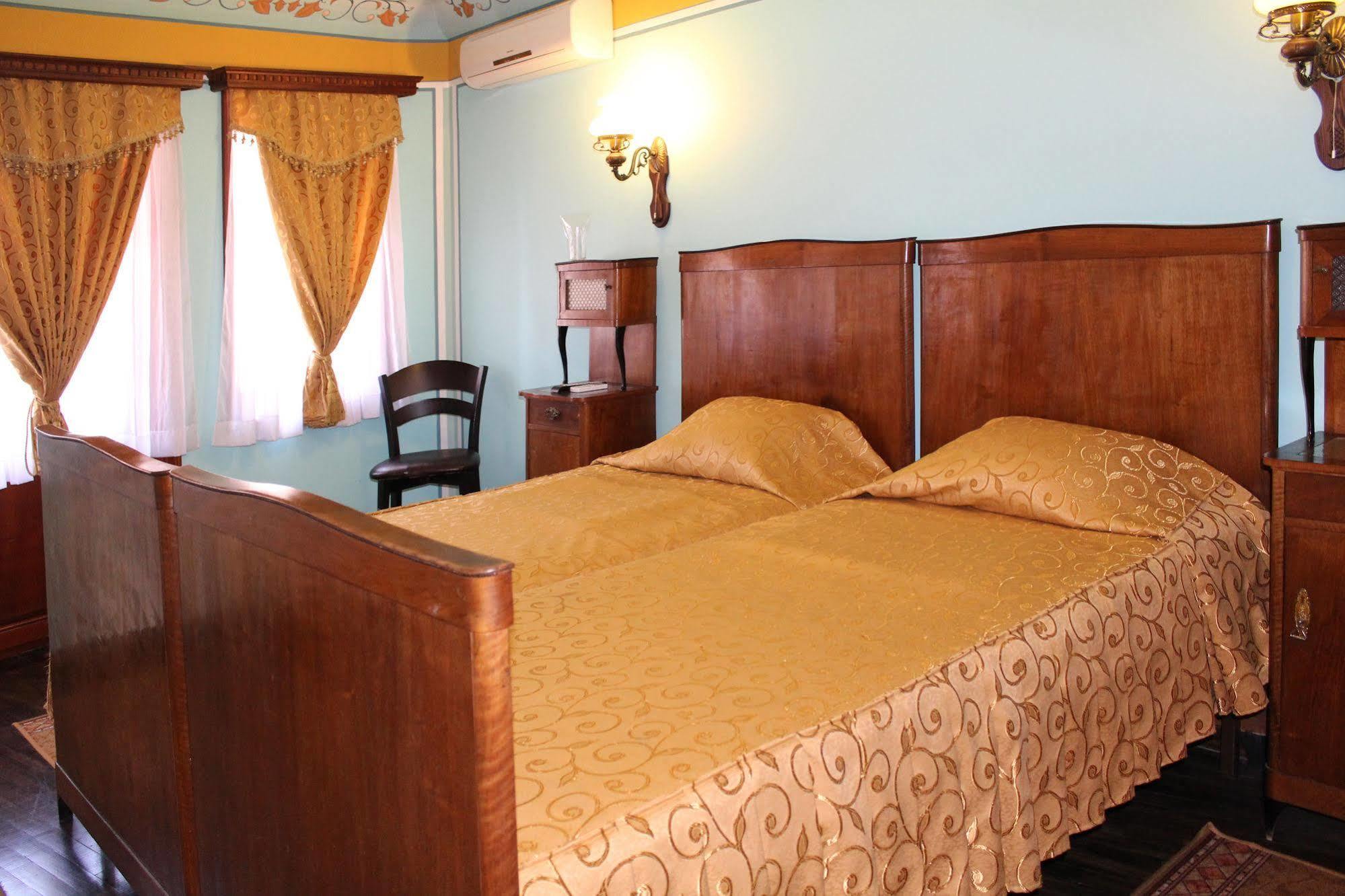 Family Hotel At Renaissance Square Plovdiv Kültér fotó